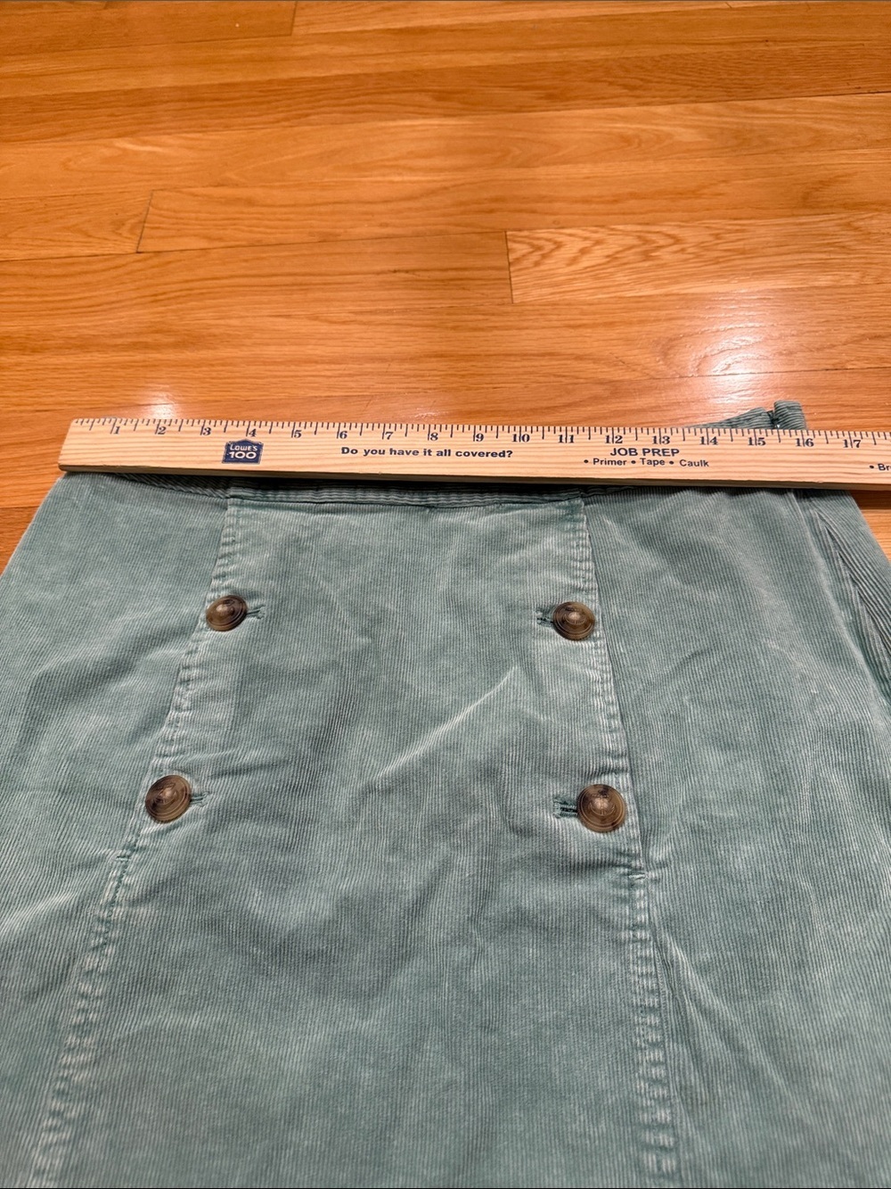 Vineyard Vine corduroy sage green button front accent mini skirt size 8. - Picture 4 of 7